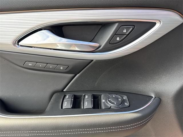 Buick Envision Vehicle Full-screen Gallery Image 13