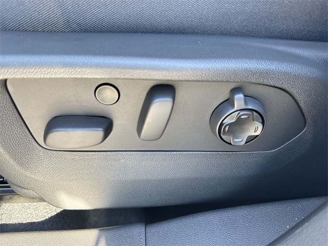 Buick Envision Vehicle Full-screen Gallery Image 12