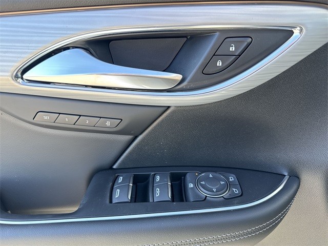 Buick Envision Vehicle Full-screen Gallery Image 13