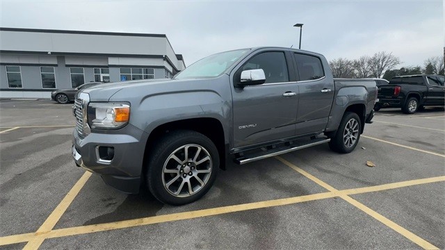 GMC Canyon Vehicle Full-screen Gallery Image 05