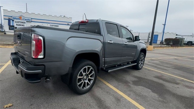 GMC Canyon Vehicle Full-screen Gallery Image 10