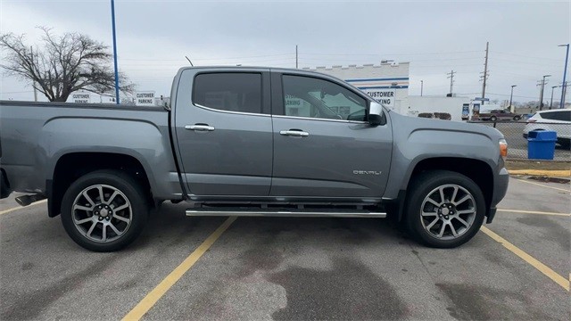 GMC Canyon Vehicle Full-screen Gallery Image 11