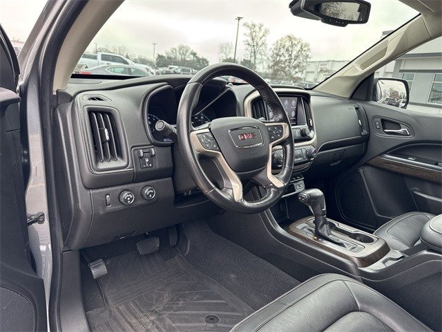 GMC Canyon Vehicle Full-screen Gallery Image 13