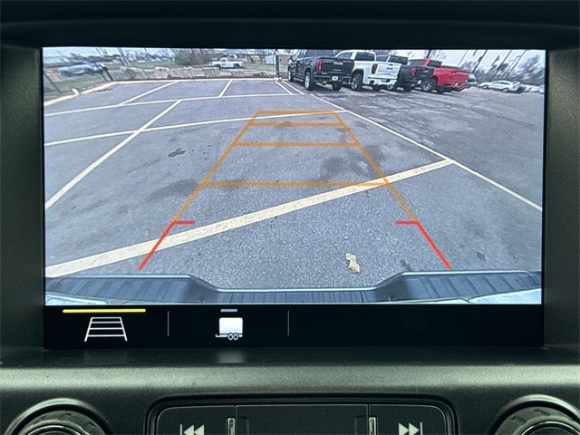 GMC Canyon Vehicle Full-screen Gallery Image 19