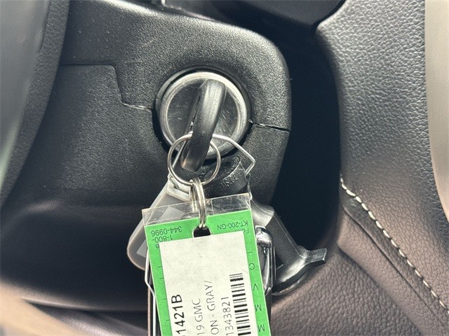 GMC Canyon Vehicle Full-screen Gallery Image 21