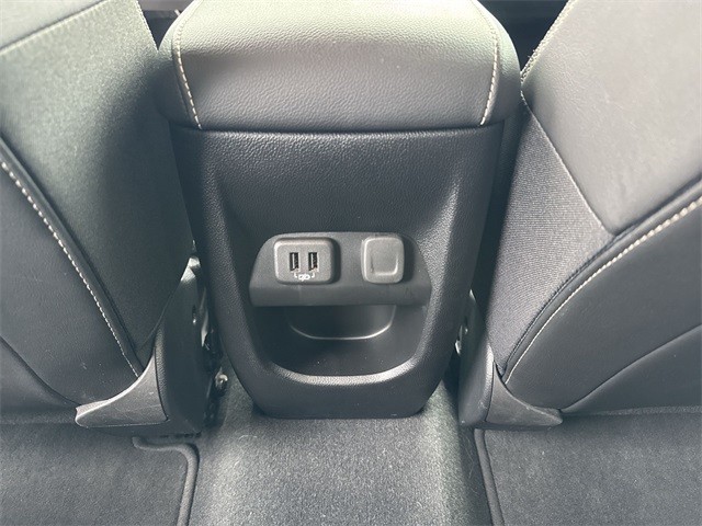 GMC Canyon Vehicle Full-screen Gallery Image 25