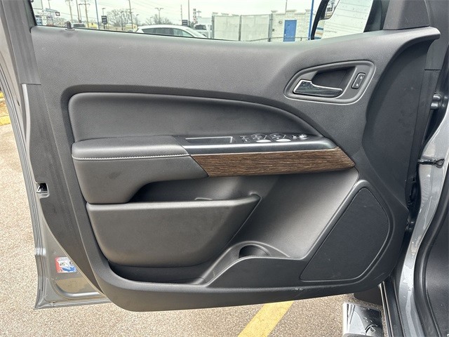 GMC Canyon Vehicle Full-screen Gallery Image 26