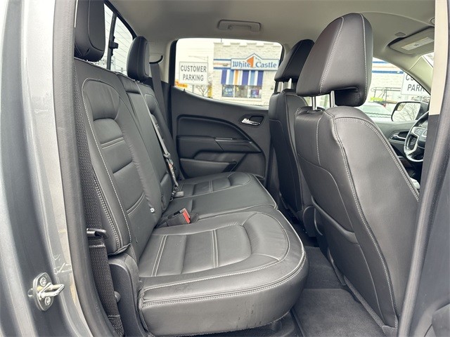 GMC Canyon Vehicle Full-screen Gallery Image 30