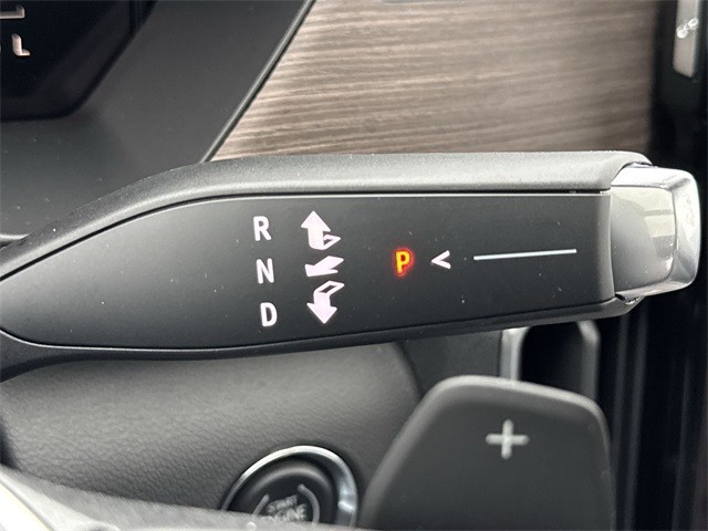 GMC Acadia Vehicle Full-screen Gallery Image 20