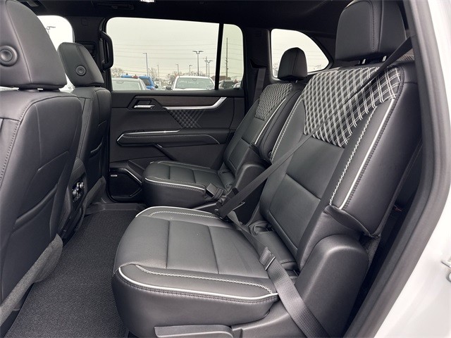 GMC Acadia Vehicle Full-screen Gallery Image 23