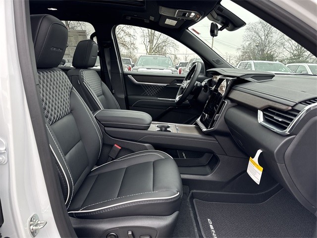 GMC Acadia Vehicle Full-screen Gallery Image 26