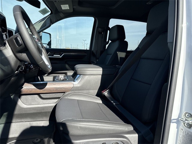 GMC Sierra 3500HD Vehicle Full-screen Gallery Image 11