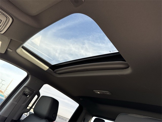 GMC Sierra 3500HD Vehicle Full-screen Gallery Image 22