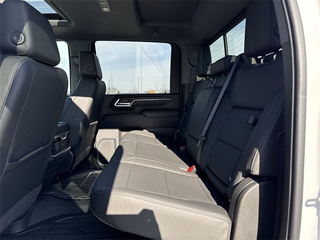 GMC Sierra 3500HD Vehicle Full-screen Gallery Image 23