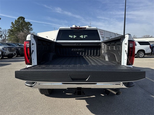 GMC Sierra 3500HD Vehicle Full-screen Gallery Image 25