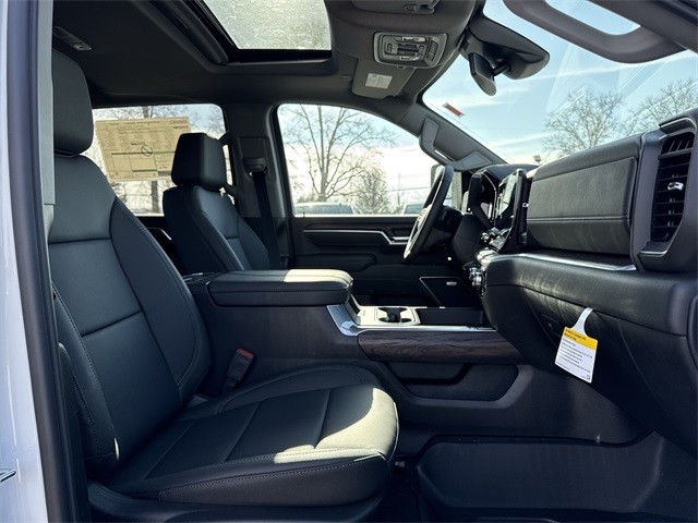 GMC Sierra 3500HD Vehicle Full-screen Gallery Image 26