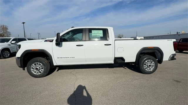 GMC Sierra 2500HD Vehicle Full-screen Gallery Image 05