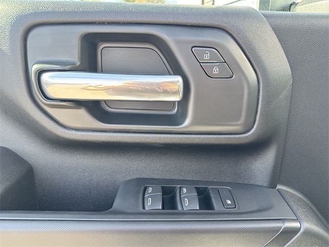 GMC Sierra 2500HD Vehicle Full-screen Gallery Image 13