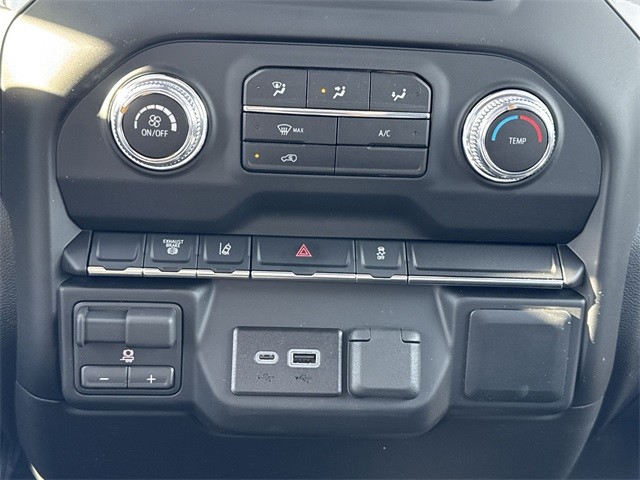 GMC Sierra 2500HD Vehicle Full-screen Gallery Image 18