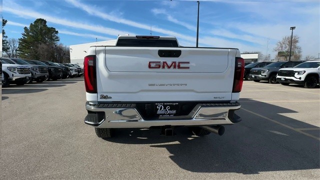 GMC Sierra 2500HD Vehicle Full-screen Gallery Image 07