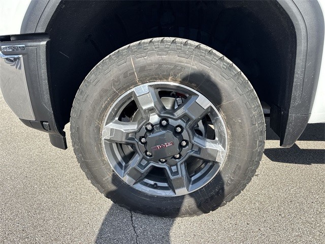 GMC Sierra 2500HD Vehicle Full-screen Gallery Image 10