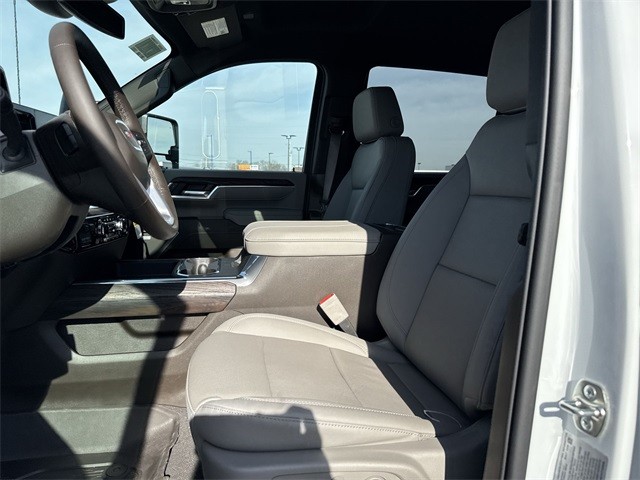 GMC Sierra 2500HD Vehicle Full-screen Gallery Image 11