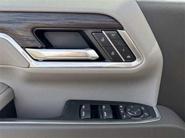 GMC Sierra 2500HD Vehicle Full-screen Gallery Image 13