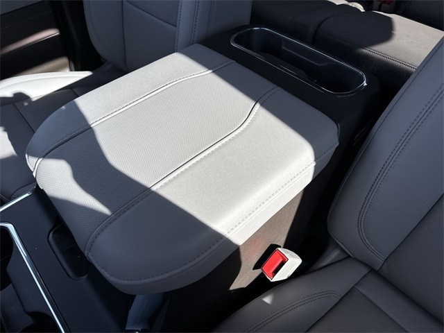 GMC Sierra 2500HD Vehicle Full-screen Gallery Image 21