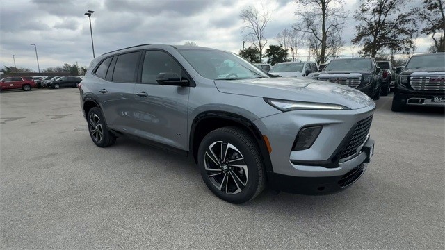 Buick Enclave Vehicle Full-screen Gallery Image 02