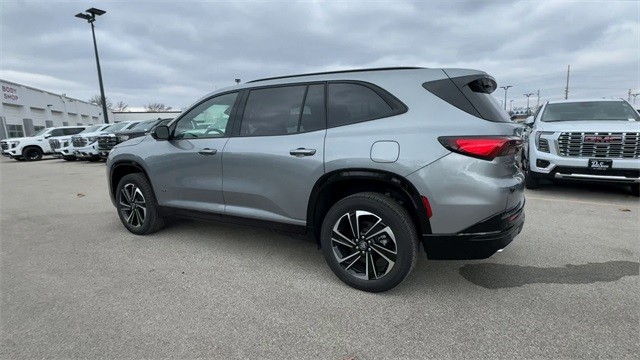 Buick Enclave Vehicle Full-screen Gallery Image 06