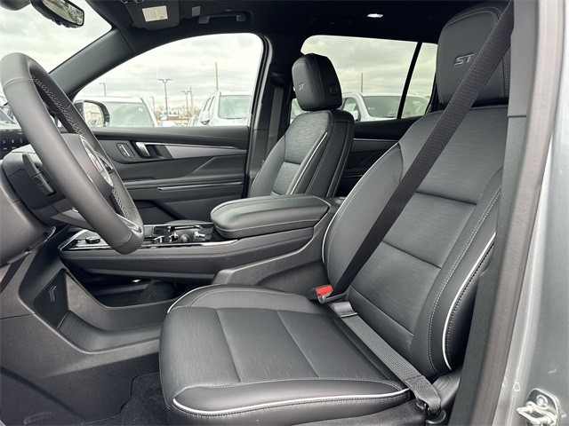 Buick Enclave Vehicle Full-screen Gallery Image 11