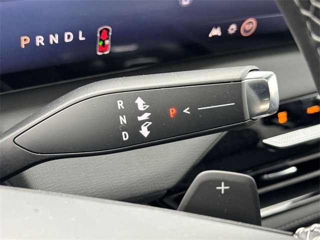 Buick Enclave Vehicle Full-screen Gallery Image 20