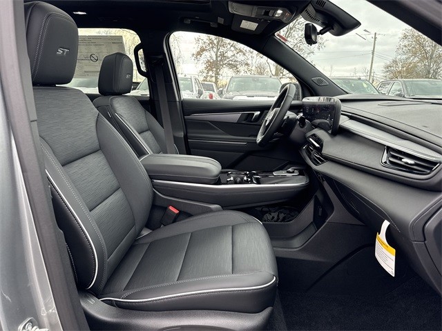 Buick Enclave Vehicle Full-screen Gallery Image 26