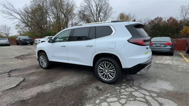 GMC Acadia Vehicle Full-screen Gallery Image 06