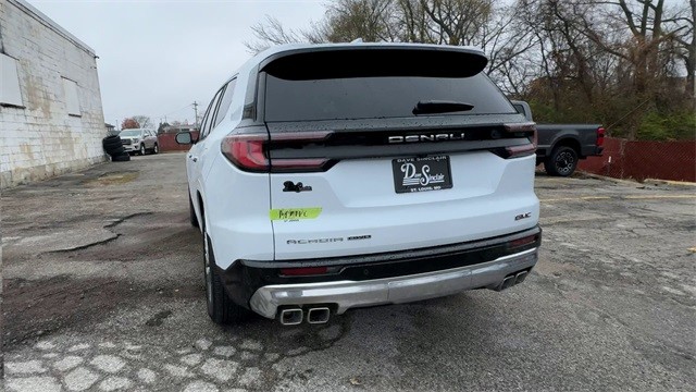 GMC Acadia Vehicle Full-screen Gallery Image 07