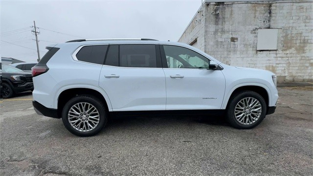 GMC Acadia Vehicle Full-screen Gallery Image 09