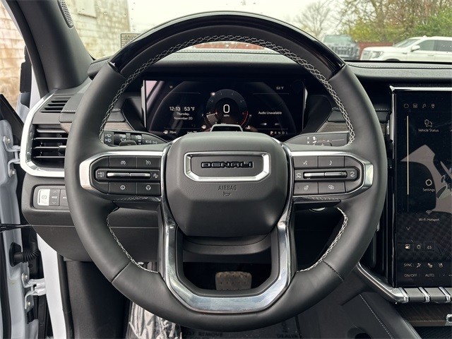 GMC Acadia Vehicle Full-screen Gallery Image 14