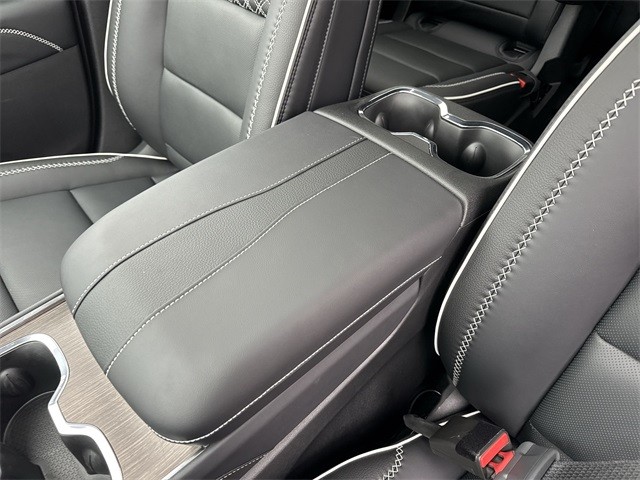 GMC Acadia Vehicle Full-screen Gallery Image 21