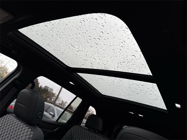 GMC Acadia Vehicle Full-screen Gallery Image 22