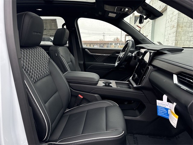 GMC Acadia Vehicle Full-screen Gallery Image 26