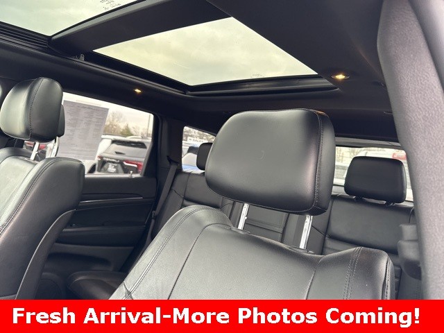 Jeep Grand Cherokee Vehicle Full-screen Gallery Image 11