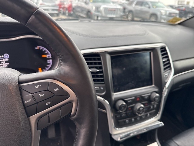 Jeep Grand Cherokee Vehicle Full-screen Gallery Image 13