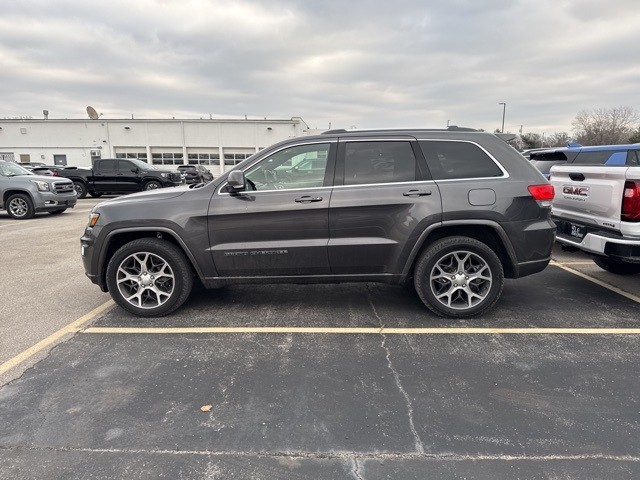 Jeep Grand Cherokee Vehicle Full-screen Gallery Image 15