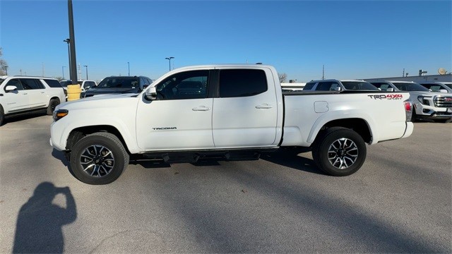 Toyota Tacoma 4WD Vehicle Full-screen Gallery Image 06