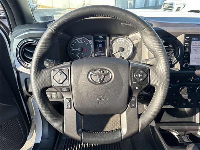 Toyota Tacoma 4WD Vehicle Full-screen Gallery Image 14