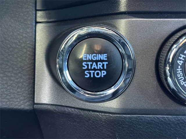 Toyota Tacoma 4WD Vehicle Full-screen Gallery Image 21