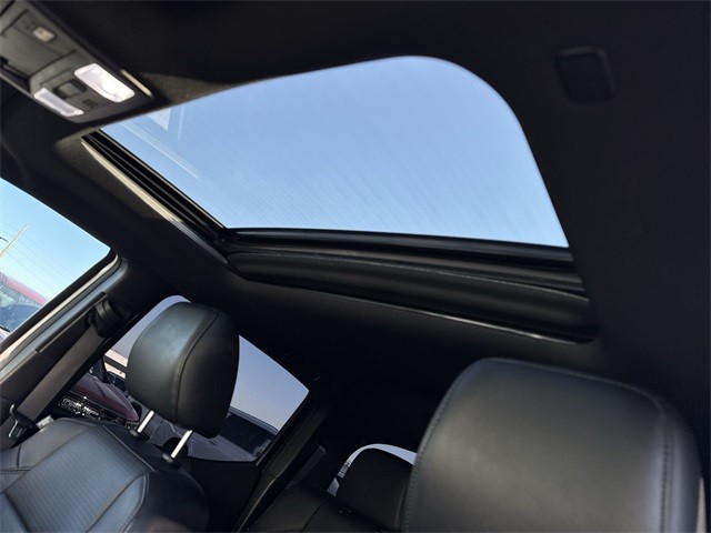 Toyota Tacoma 4WD Vehicle Full-screen Gallery Image 23