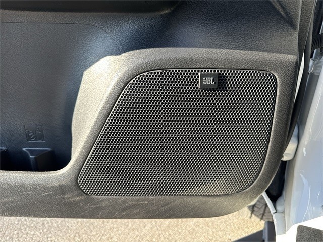 Toyota Tacoma 4WD Vehicle Full-screen Gallery Image 28