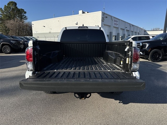 Toyota Tacoma 4WD Vehicle Full-screen Gallery Image 30