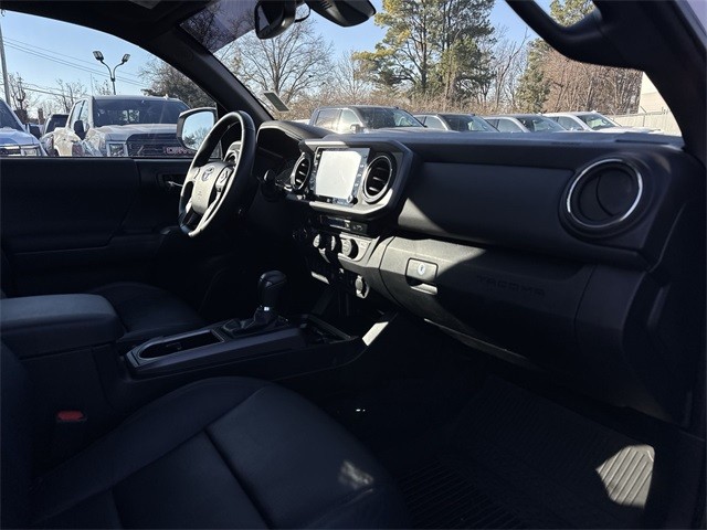 Toyota Tacoma 4WD Vehicle Full-screen Gallery Image 33